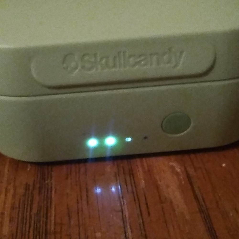 Skullcandy wireless earbuds - Picture 4 of 4